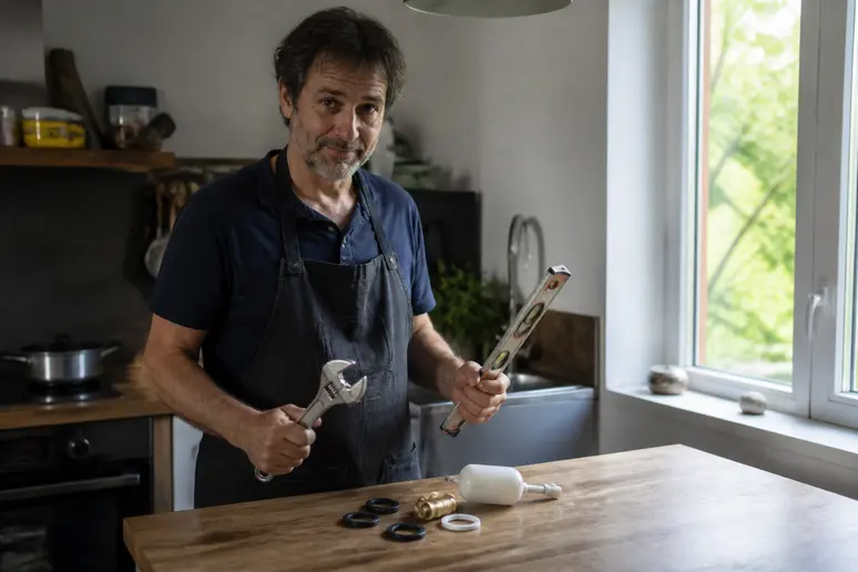 outils reparation chasse eau qui fuit wc
