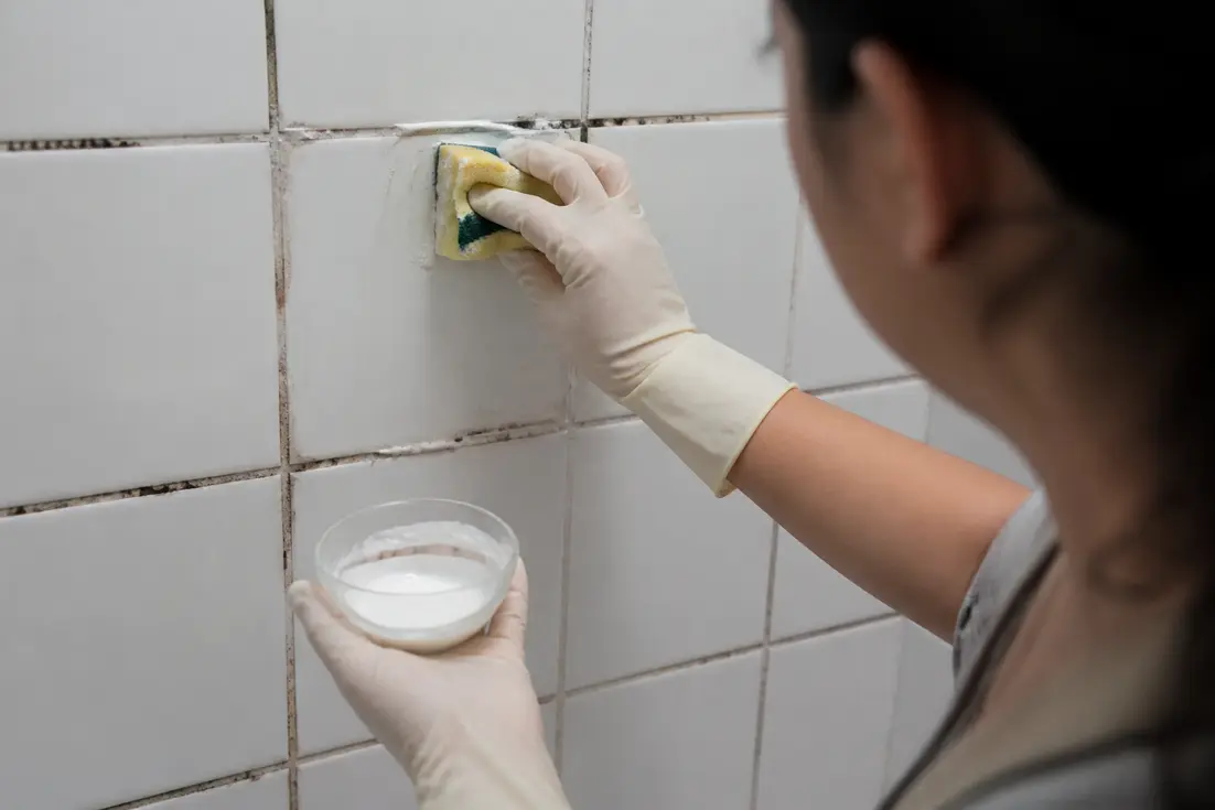 comment-enlever-moisissure-salle-de-bain